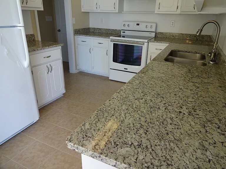 304 High Point Pl — Photo 3