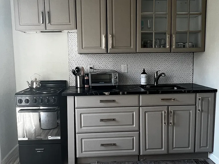 14 Lincoln Ave W — Photo 13