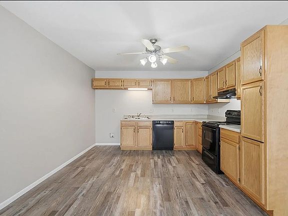 3rd image of 113 Walnut St
