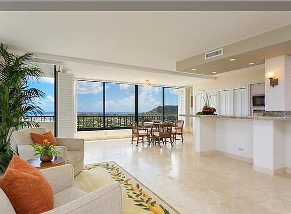Dining/ Kitchen with Diamond Head view