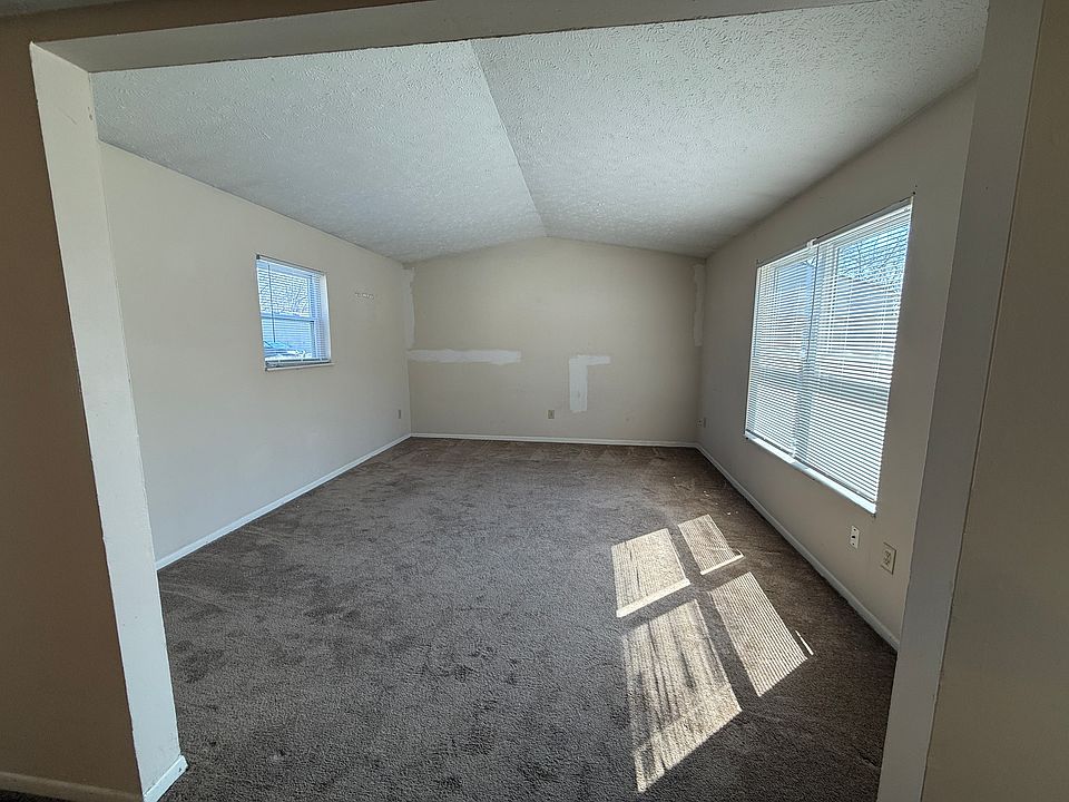 1st image of 85 Chapel Square Dr