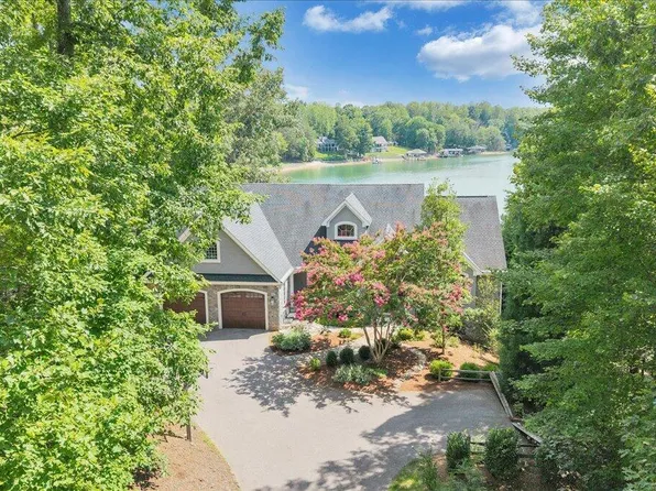 2512 Lakewood Forest Rd, Moneta, VA 24121