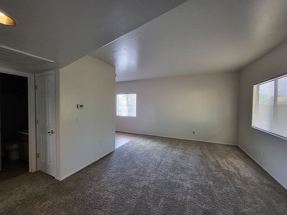 5th image of 4009 N Stone Ave Unit 2