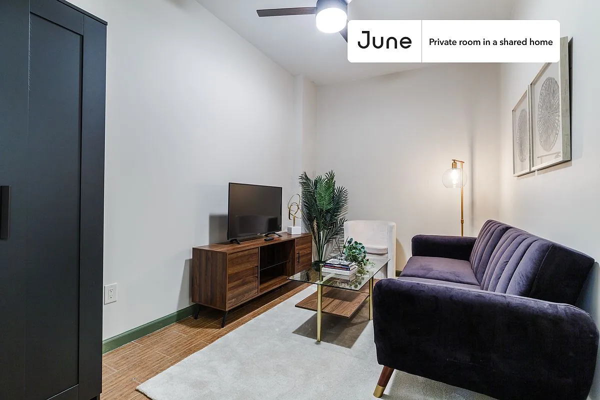 Full bedroom in 3 bed/1 bath home in Chinatown #264 C — Photo 4
