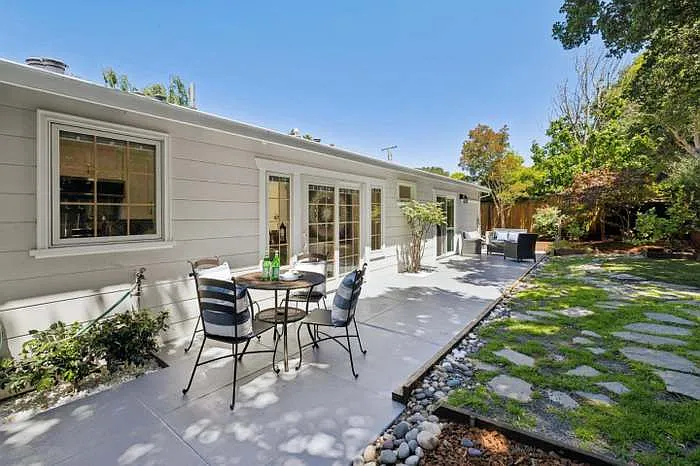 321 La Casa Ave — Photo 2
