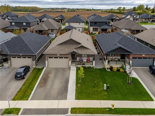 9 Pursel St, Waterford, ON N0E 1Y0