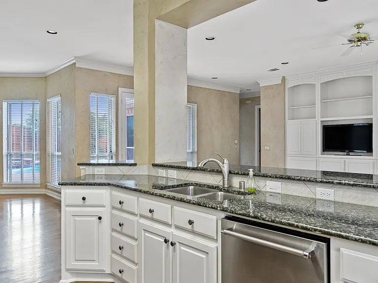 3705 Country Oak Ct — Photo 10