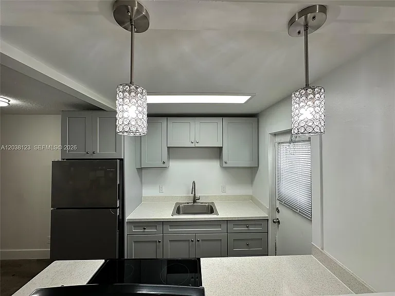 2325 Arthur St #6 — Photo 4