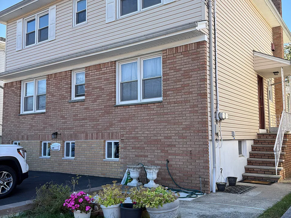 839 Riverside Ave #2