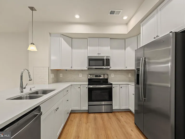 1733 Dunnington Pl — Photo 8