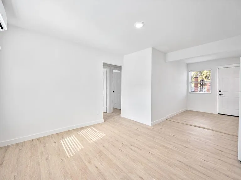 6811 Del Rio St #15 — Photo 5