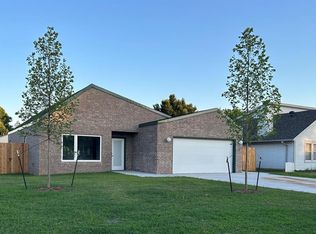 11612 SW 5th St, Yukon, OK 73099