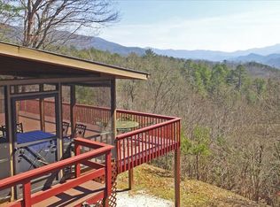 230 Caesars Cove Dr, Hayesville, NC 28904