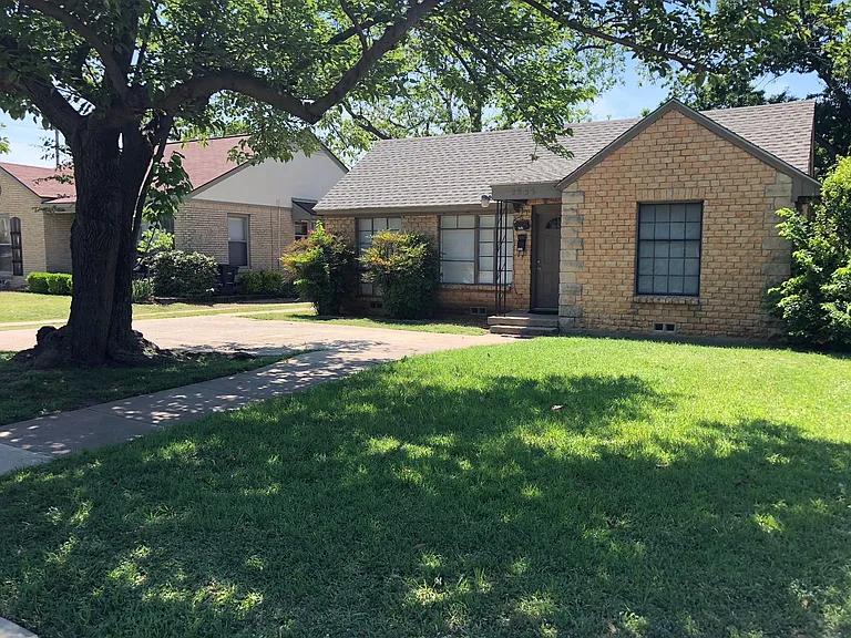 2532 Forest Park Blvd — Photo 2