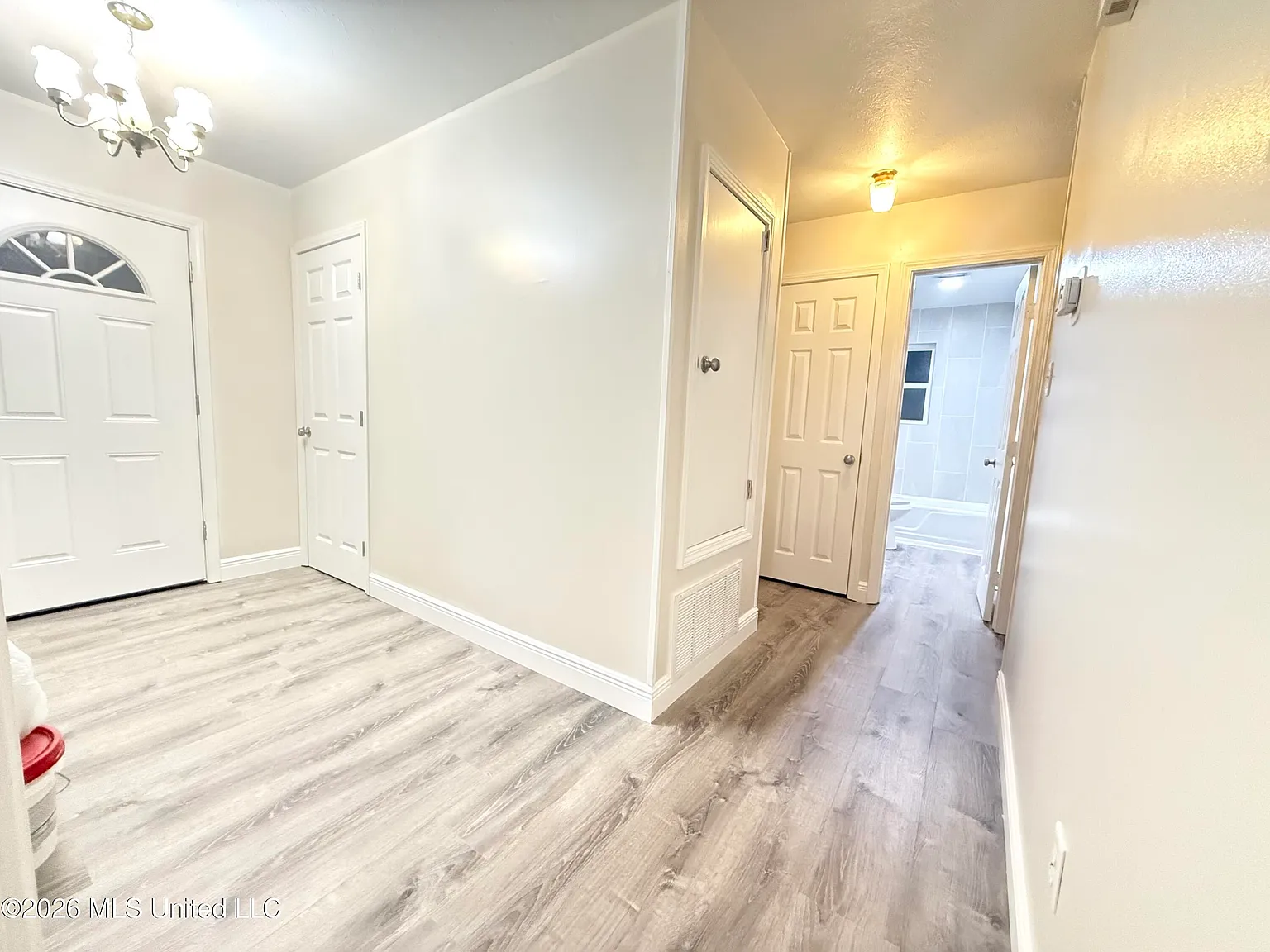 3 bed, 1.5 bath, 1409 sqft, $2,000 — Photo 4