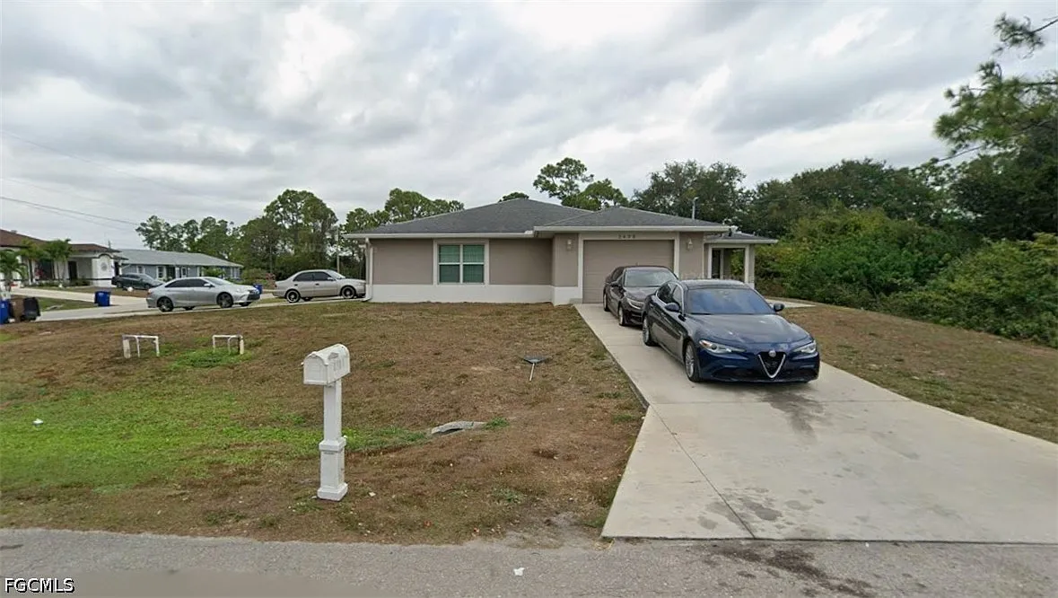 3 bed, 2.0 bath, 2487 sqft, $1,600 — Photo 1