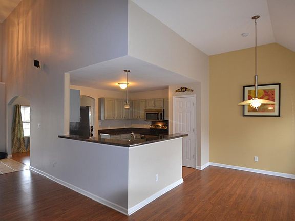 4th image of 160 Creekwood Dr