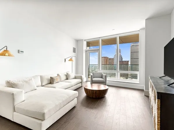 430 Stuart St #27B, Boston, MA 02116