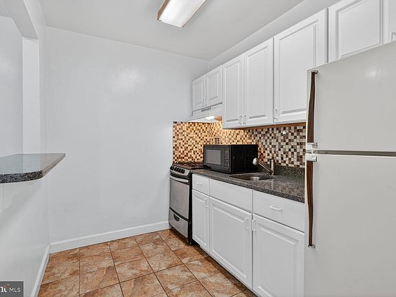 2nd image of 1121 Arlington Blvd APT 348
