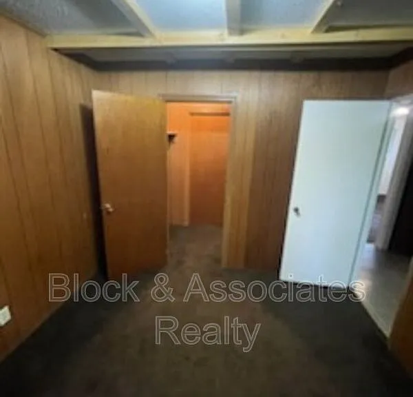 504 Lake Dr — Photo 5