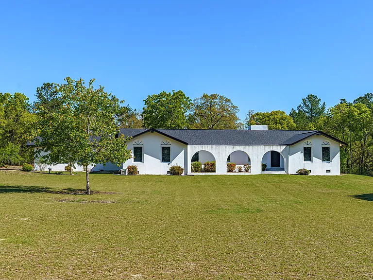 827 Longtown Rd W — Photo 1