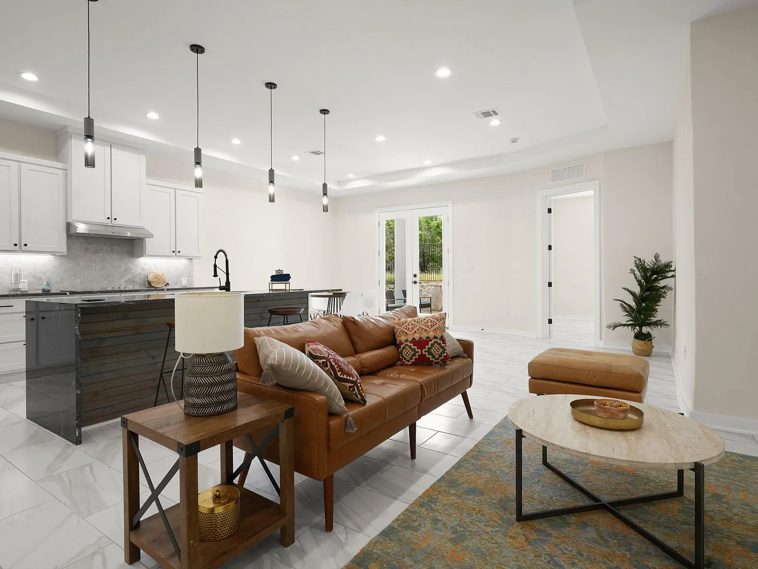 4 bed, 2.5 bath, 2250 sqft, $2,800 — Photo 3