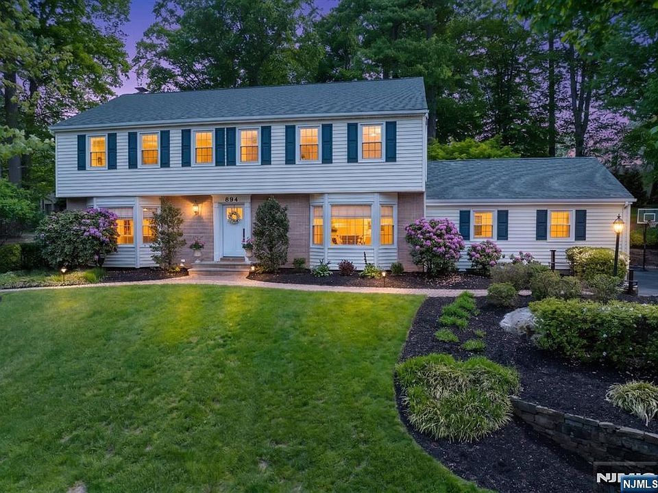 1st image of 694 Blauvelt Dr