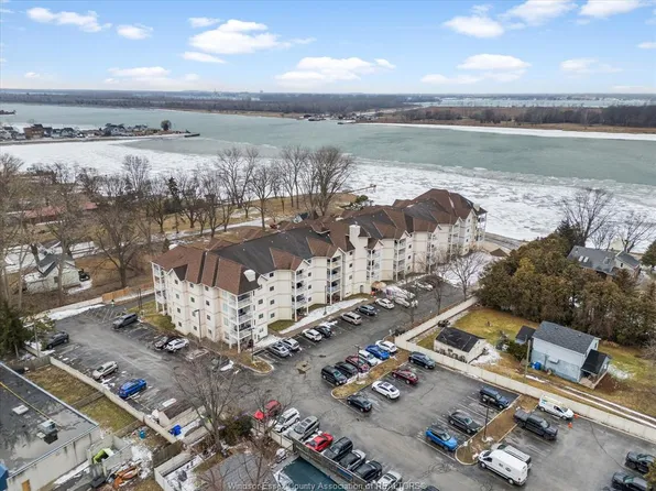 40 Adams Ln #103, Lasalle, ON N9J 3R4