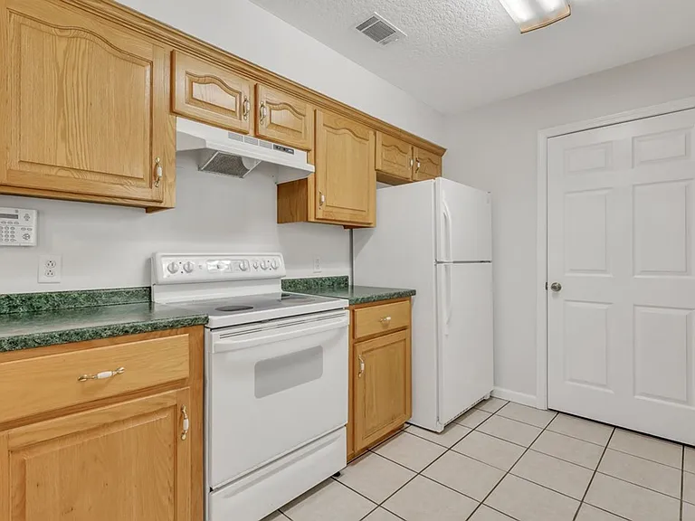 4618 Empire Rd — Photo 3