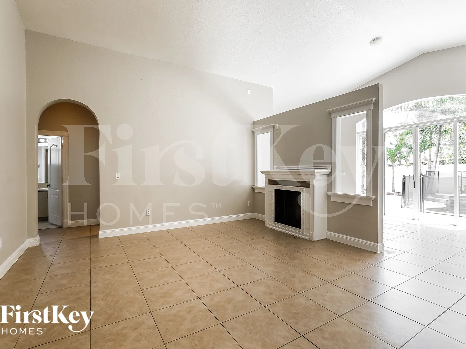 3 bed, 2.0 bath, 1705 sqft, $3,115 — Photo 3