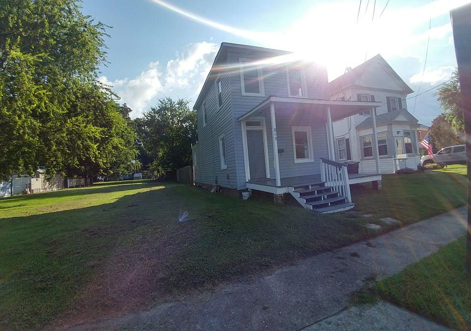 2nd image of 215 Howard St