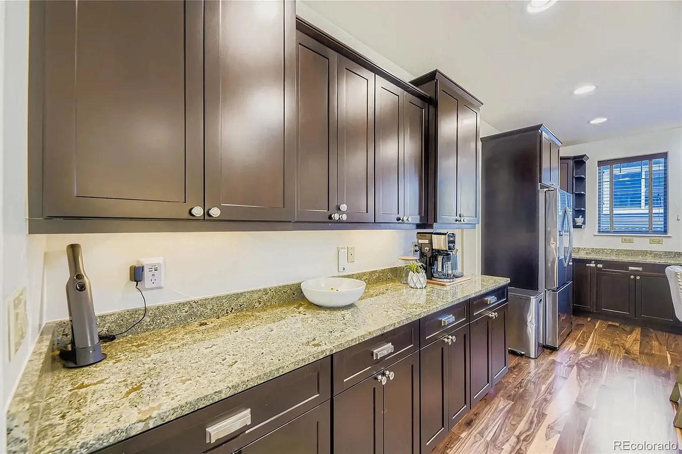 6 bed, 6.5 bath, 5000 sqft, $12,000 — Photo 2