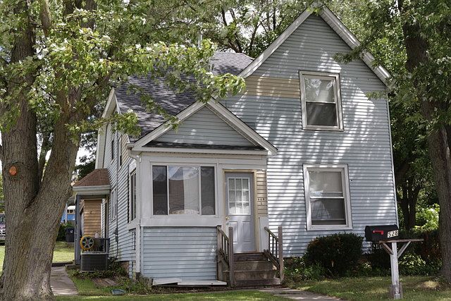 2nd image of 528 N River St