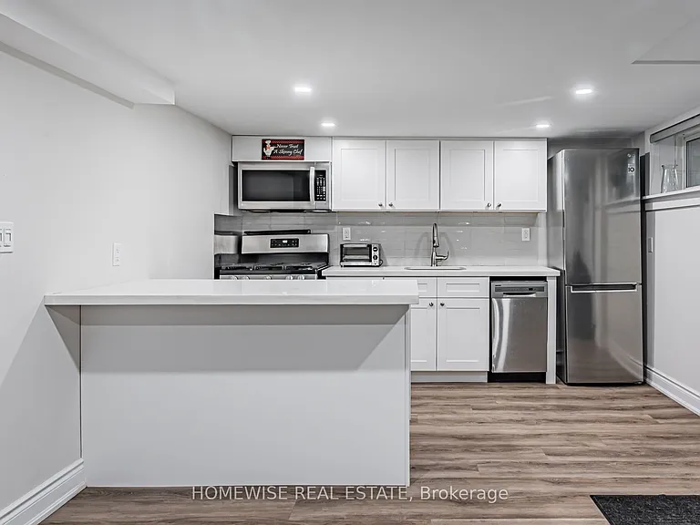 68 Fairleigh Cres #LOWER — Photo 5