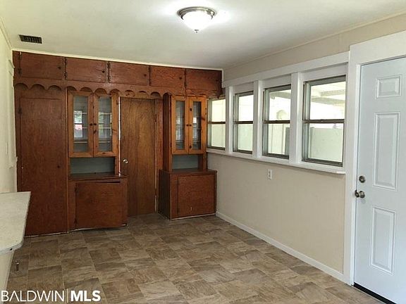 5th image of 111 Orange Ave E