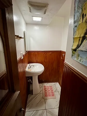 Hallway bathroom, older pic