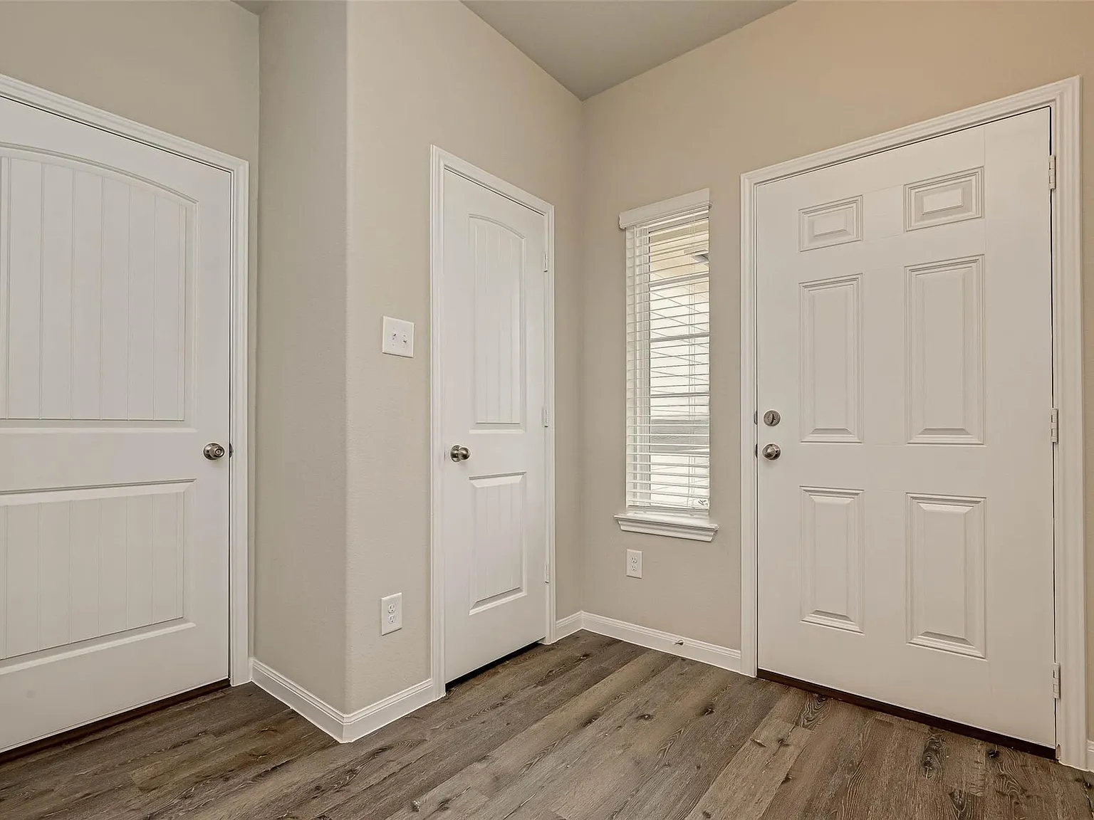 4 bed, 3.5 bath, 2650 sqft, $2,490 — Photo 3
