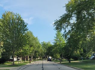 252 Strathmore Ln, Bloomingdale, IL 60108