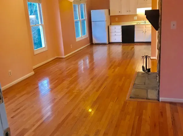 121 Westview Dr APT 44, Carrboro, NC 27510