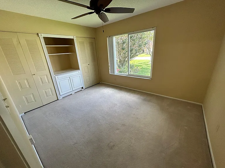 10816 Waterford Ct — Photo 20
