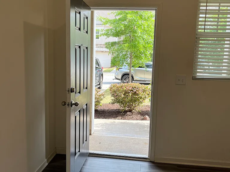 173 Swindon Dr — Photo 6