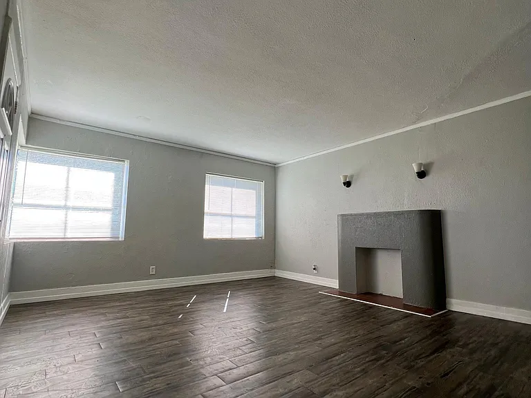 1513 Ocean Dr #6 — Photo 1