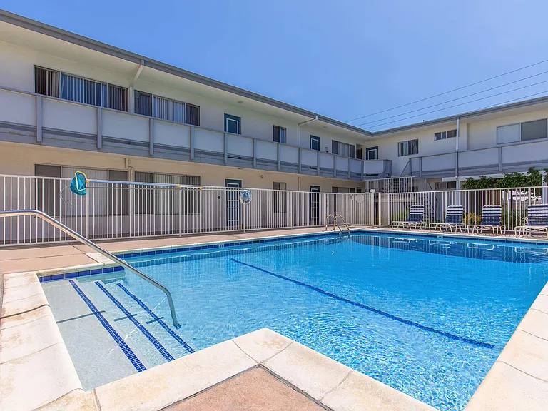 Ocean West Apartments — Photo 5