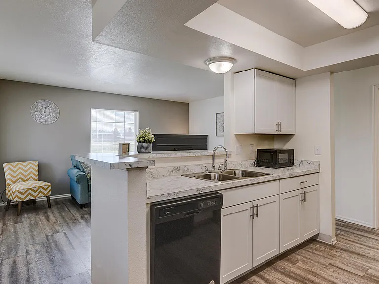 Parkwood Pointe Apartments — Photo 104