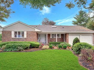 4 Donald Dr, Syosset, NY 11791