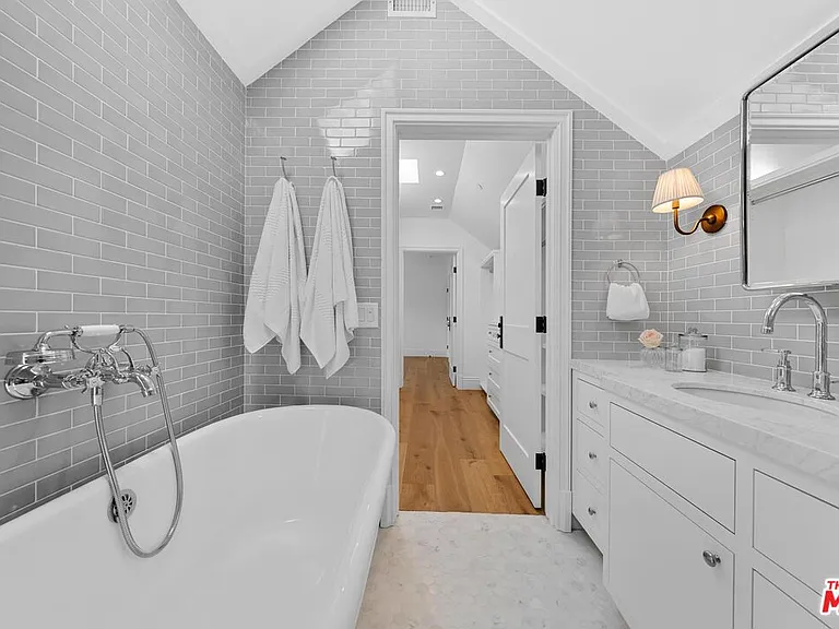 829 Idaho Ave — Photo 10