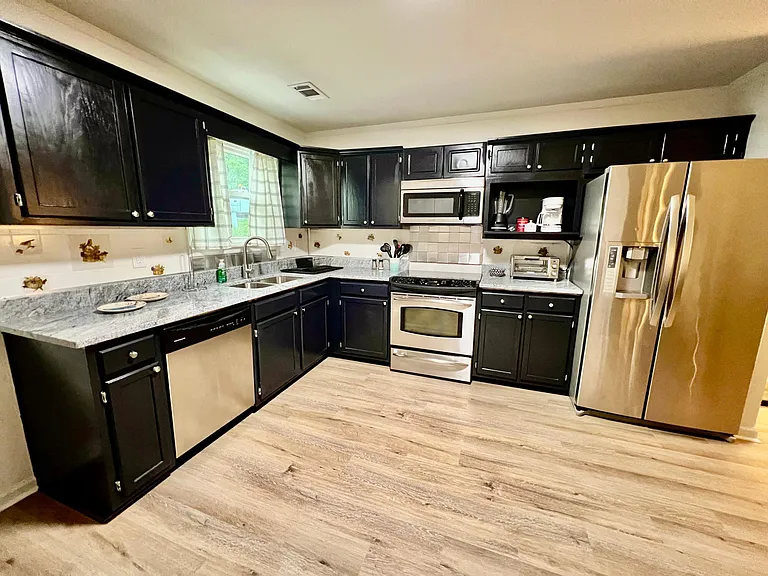 448 Woodland Dr — Photo 6