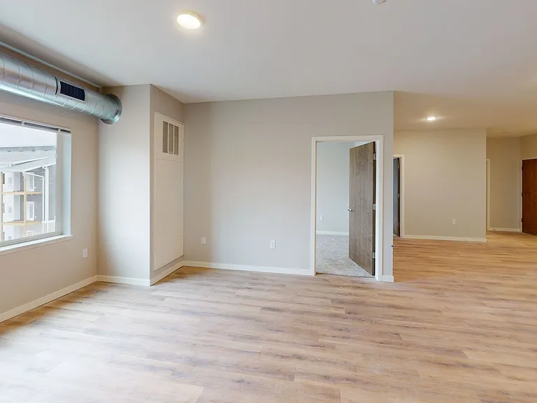 South Pointe Apartments — Photo 14