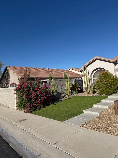 4 bed, 2.5 bath, 2563 sqft, $4,220 — Photo 2