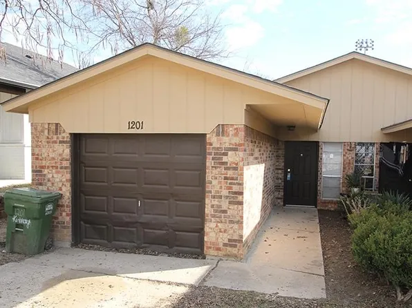 1201 Kimbrough St, White Settlement, TX 76108